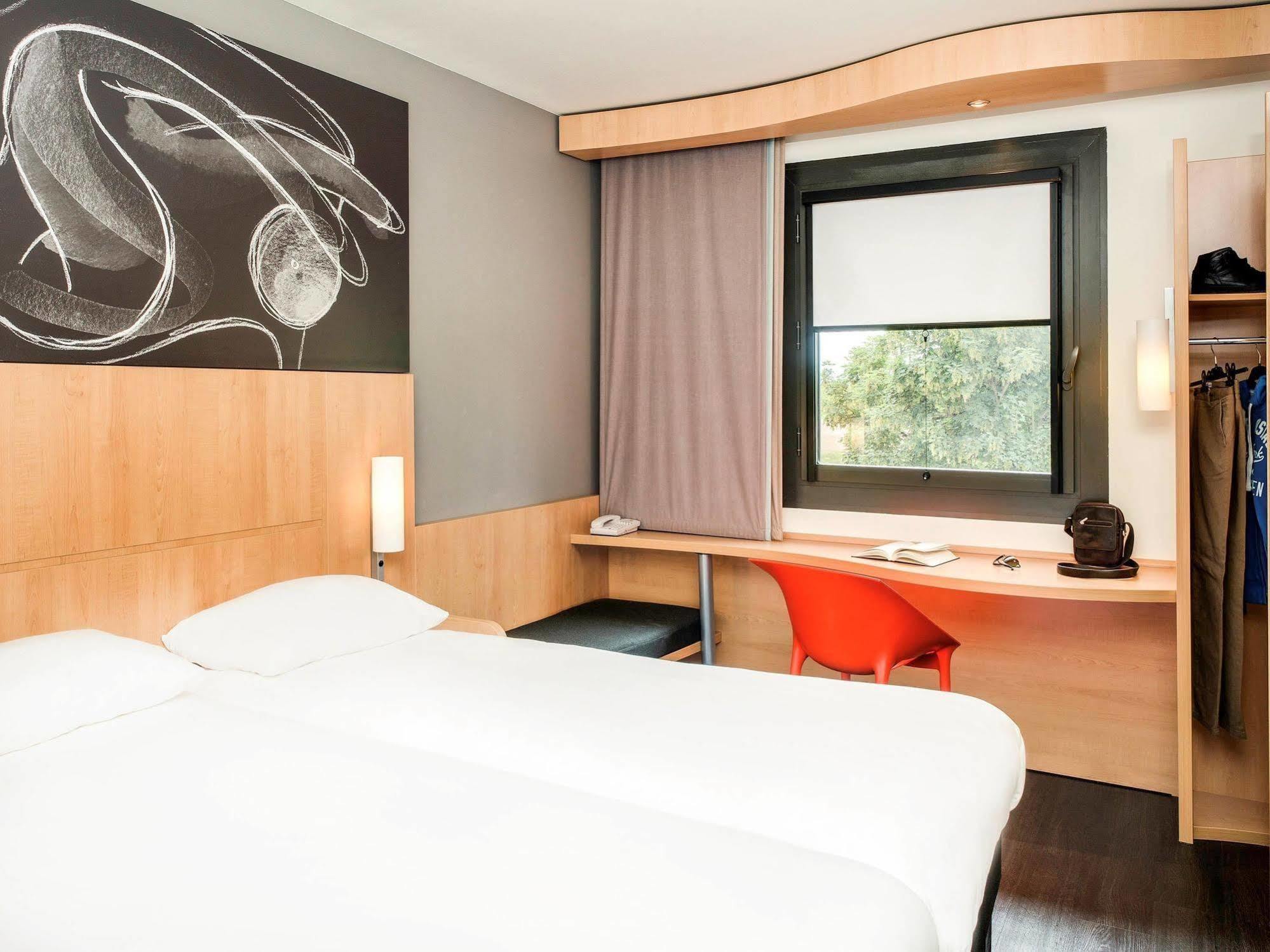 Ibis Montceau Les Mines Hotel Kültér fotó